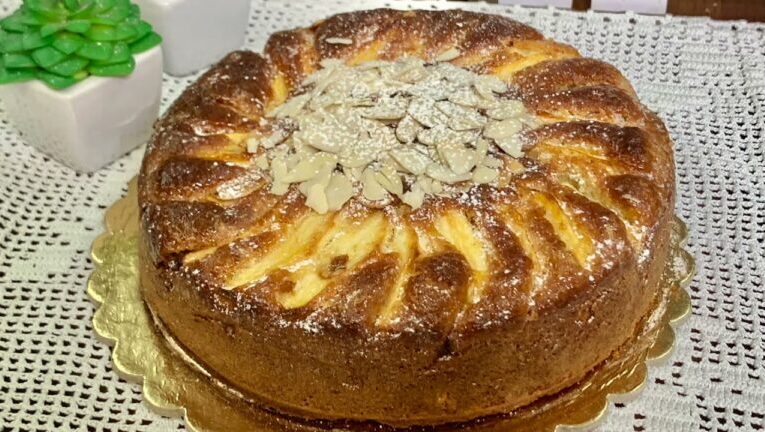 Delizia autunnale: Torta di mele e mandorle, senza burro, ma ricca di gusto!