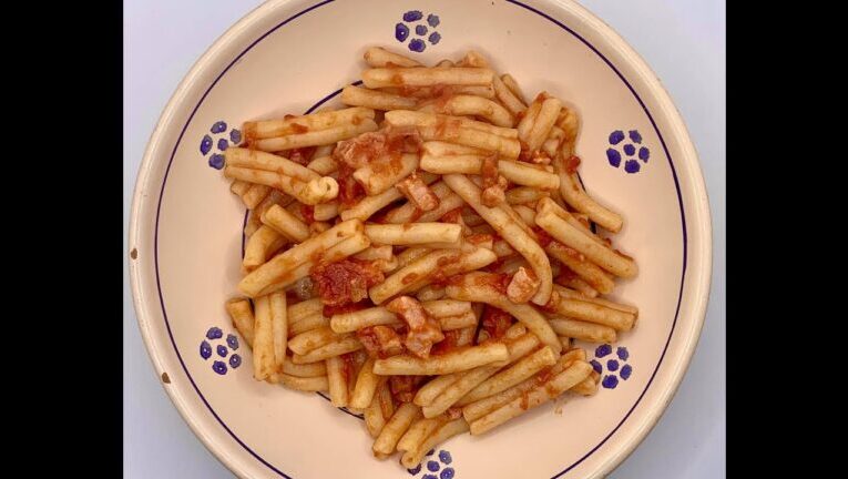 Sugo all’Arrabbiata con Pancetta: Un’esplosione di sapore in soli 70 caratteri!