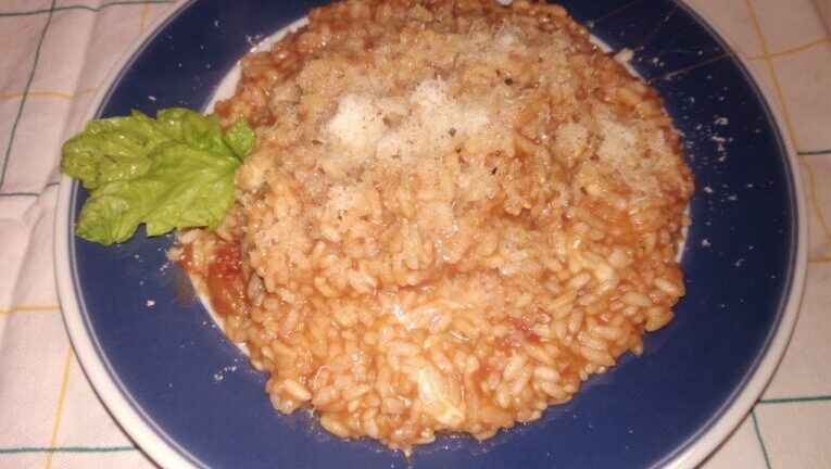 Riso al sugo alla napoletana: un’esplosione di sapori in un solo piatto!