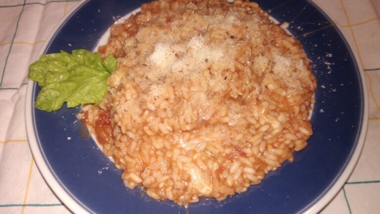 Riso al sugo alla napoletana: un’esplosione di sapori in un solo piatto!