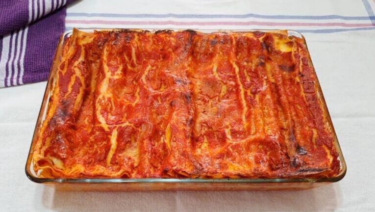 Un’esplosione di sapori: lasagne con piselli e pomodoro rivoluzionano il tuo pranzo!