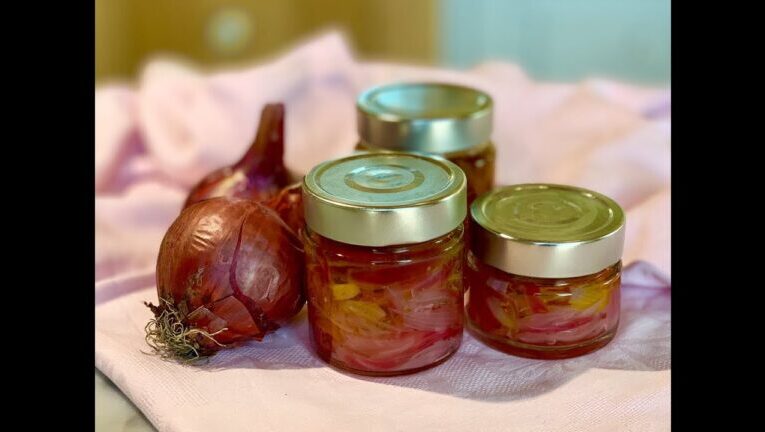 Cipolle sottolio fatte in casa: il segreto dell’irresistibile ricetta di Benedetta
