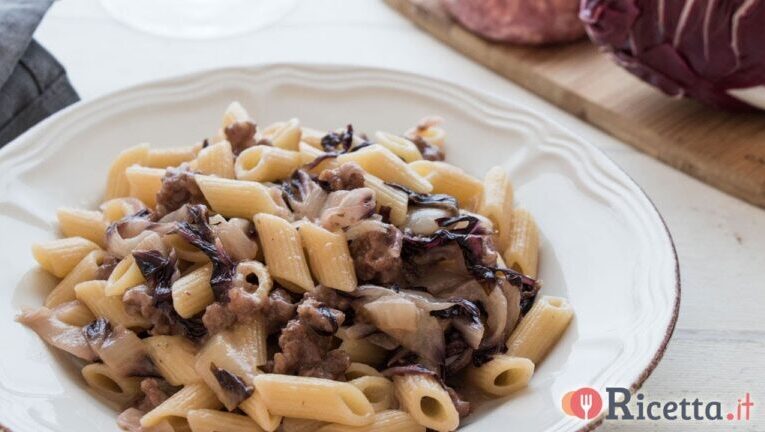 Salsiccia e radicchio: un duo irresistibile per una cena da chef in 30 minuti!