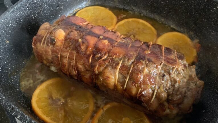 Delizioso rotolo di anatra all’arancia: un tripudio di sapori in tavola!
