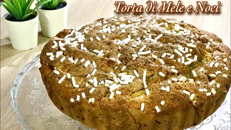 Torta della Nonna: Delizioso connubio di yogurt, mele e noci per un dolce irresistibile!